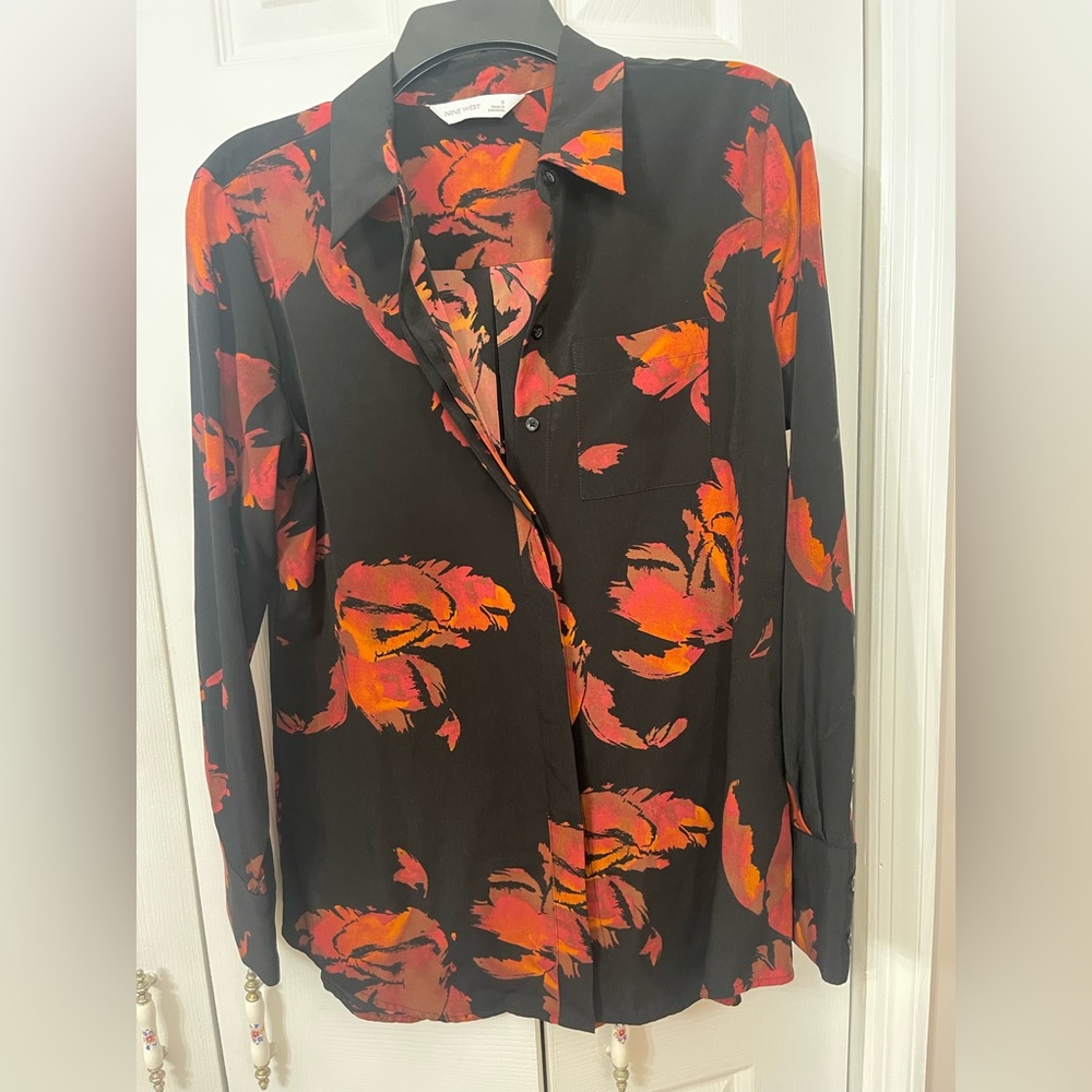 Women's Nine West Drapey Button Down Shirt Color: Cocoa Pica Floral Size: Small